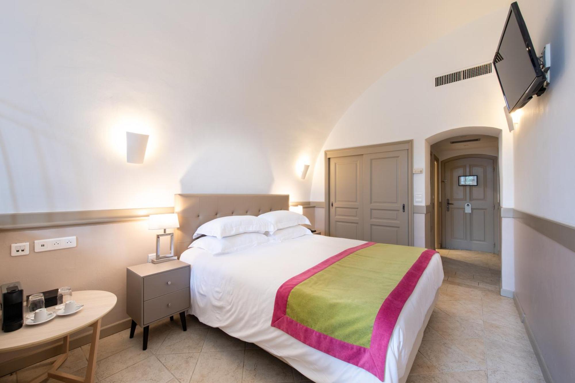Hotel Golf & Spa Chateau De La Begude The Originals Collection Valbonne Dış mekan fotoğraf